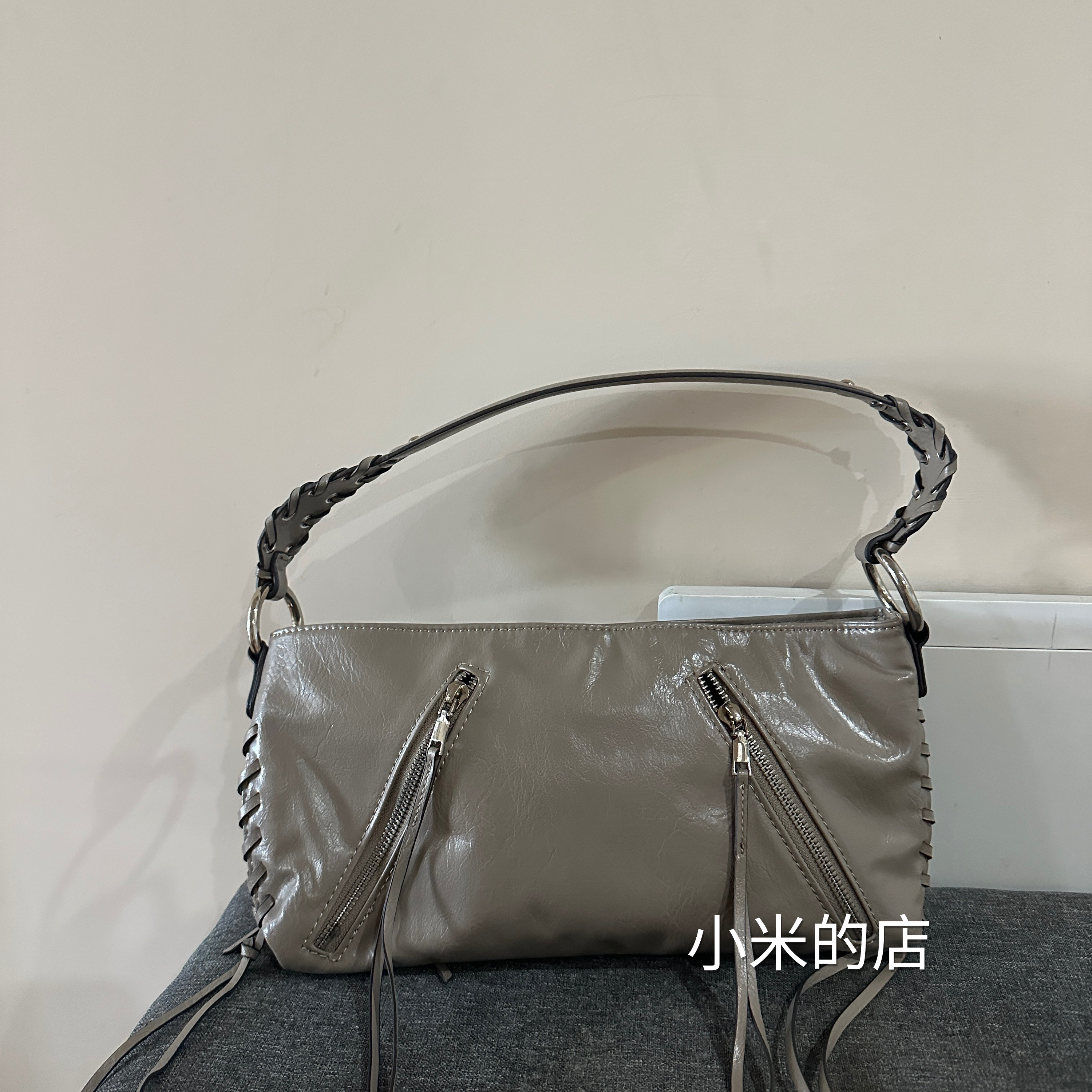 西班牙品牌 斜挎包小众机车包女包高级感流苏铆钉手提单肩包