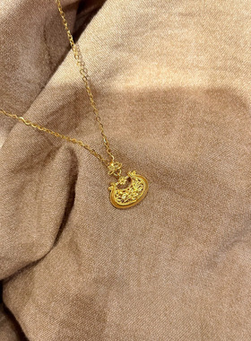 新中式锁包吊坠精细雕花毛衣链