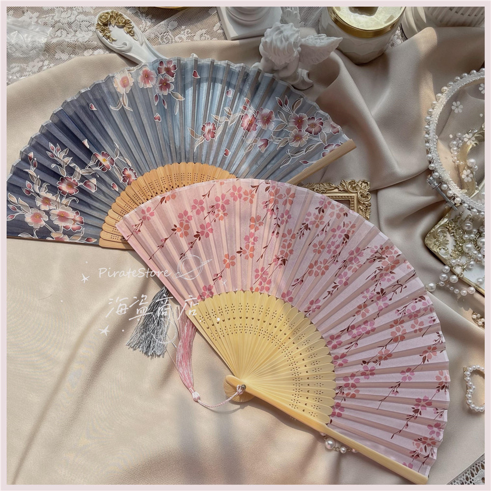 渐变汉服樱花真丝小折扇