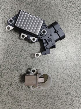 适用东风风光330长安跨越王JFZ1946 14V 90A汽车发电机调节器碳刷