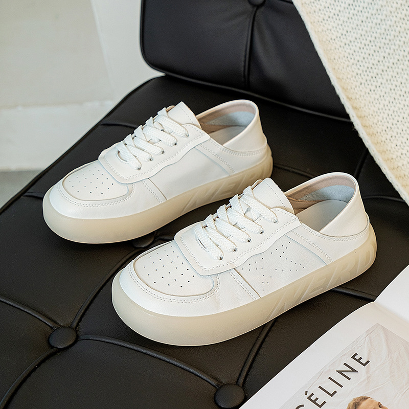 小白鞋女平底秋季新款真皮护士学生单鞋软底大码女鞋41-43牛筋底