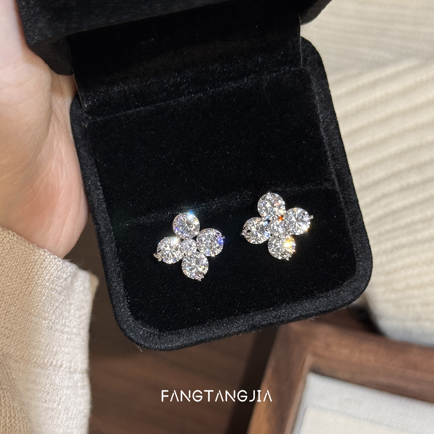 方糖家 爆闪精致锆石轻奢四叶花耳钉2025高级感爆款新款耳环女,饰品/流行首饰/时尚饰品新,耳钉,淘宝优惠券,粉丝福利购,淘宝优惠卷