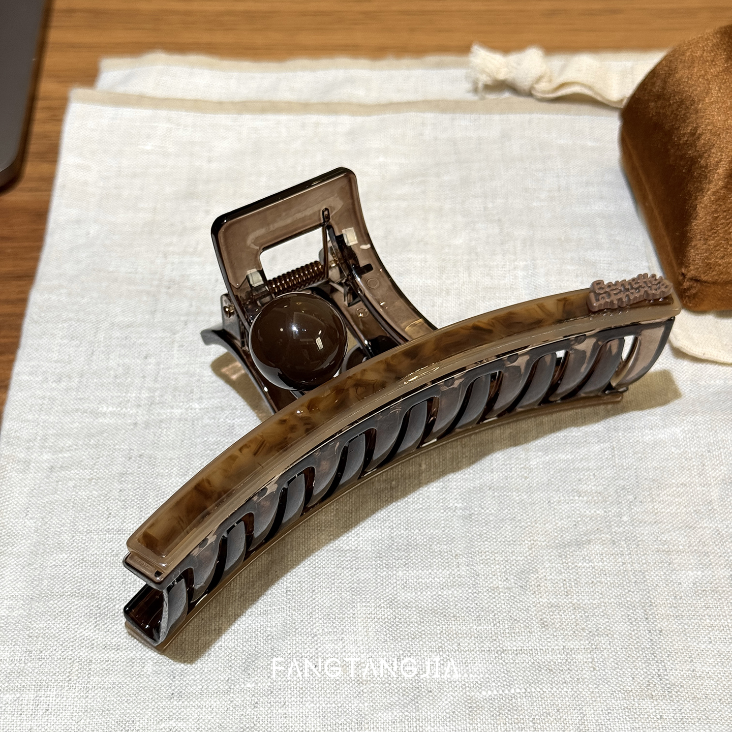 美拉德秋冬时髦豹纹球球后脑勺大号抓夹2025新款高端鲨鱼夹高级感