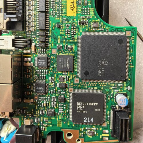 MNM1223 带一个R5F72115FPV 实物如图带板--议价商品