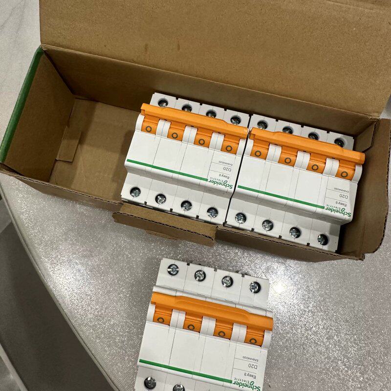 施耐德Easy9系列断路器 EA9AN4D 4P D20A--议价商品