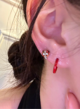 红色爱心十字架耳钉女双耳洞耳骨钉医用钛钢养耳洞高级感秋冬耳环