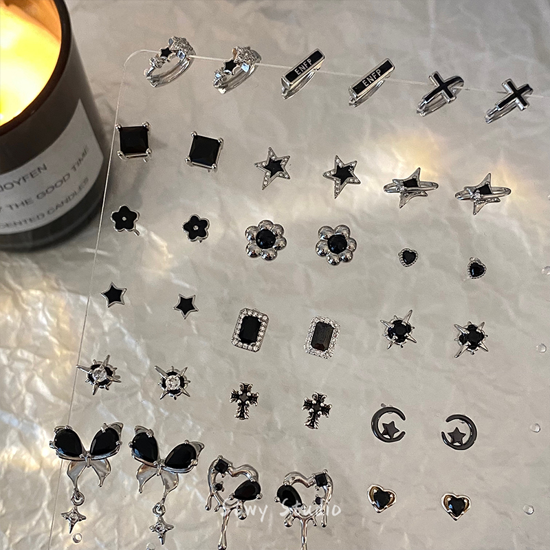 高级感精致黑色系耳蜗耳骨钉