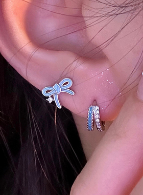 可爱甜美蓝色蝴蝶结耳钉女钛钢平底免摘耳骨钉满钻耳扣高级感耳饰