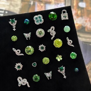 绿野仙踪显白绿色耳钉女医用钛钢耳骨钉养耳洞耳窝钉高级感耳饰潮