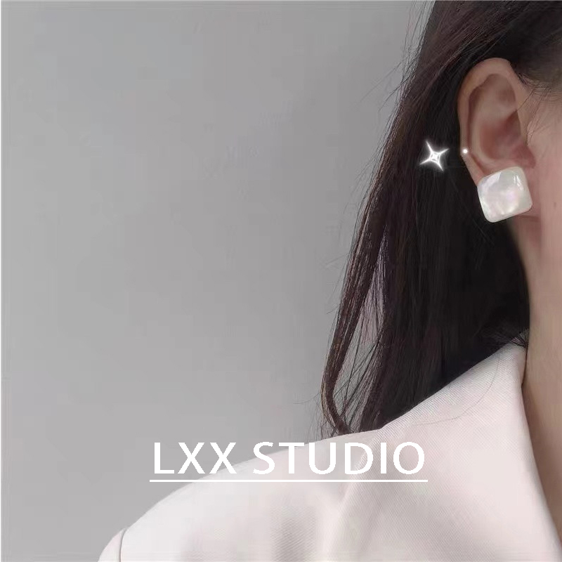 LXX STUDIO|白月光|气质仿贝壳树脂耳饰复古简约方形优雅耳环-封面