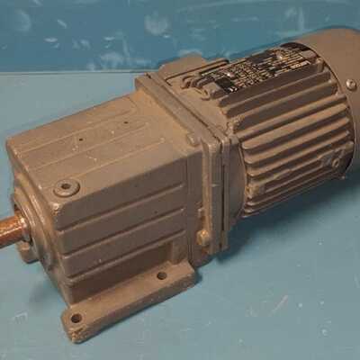 Lenze  3Mot EN60034    GST042M VBR 071C32    MDEMAXX 071C32