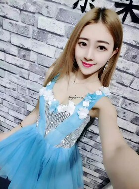 花朵小个子公主裙吊带连衣裙
