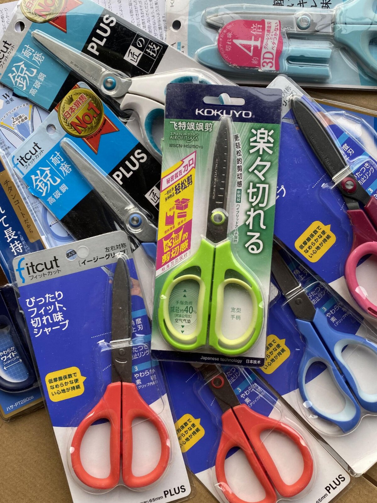 공기 탄성 가위는 접착하기 쉽지 않습니다. 학생 핸드북 아트 불소 코팅 블레이드 사무실 홈 다기능 가위