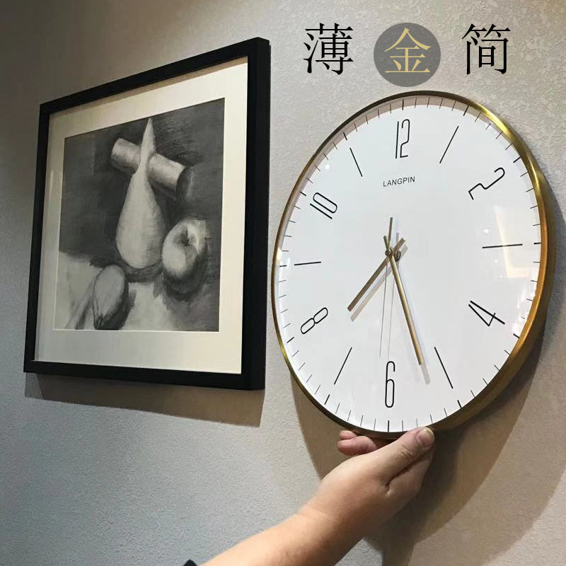 金色北欧简美超薄创意静音轻奢时钟时尚家用卧室挂钟客厅石英钟表 Изображение 1 金色北欧简美超薄创意静音轻奢时钟时尚家用卧室挂钟客厅石英钟表 Изображение 1