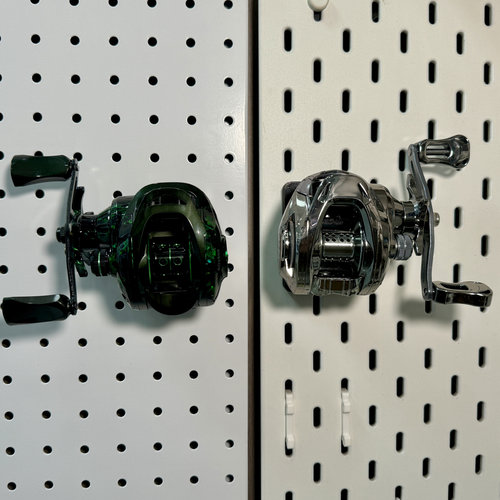 路亚渔轮水滴轮支架  洞洞板配件圆孔板  渔轮展示收纳支架 - 封面