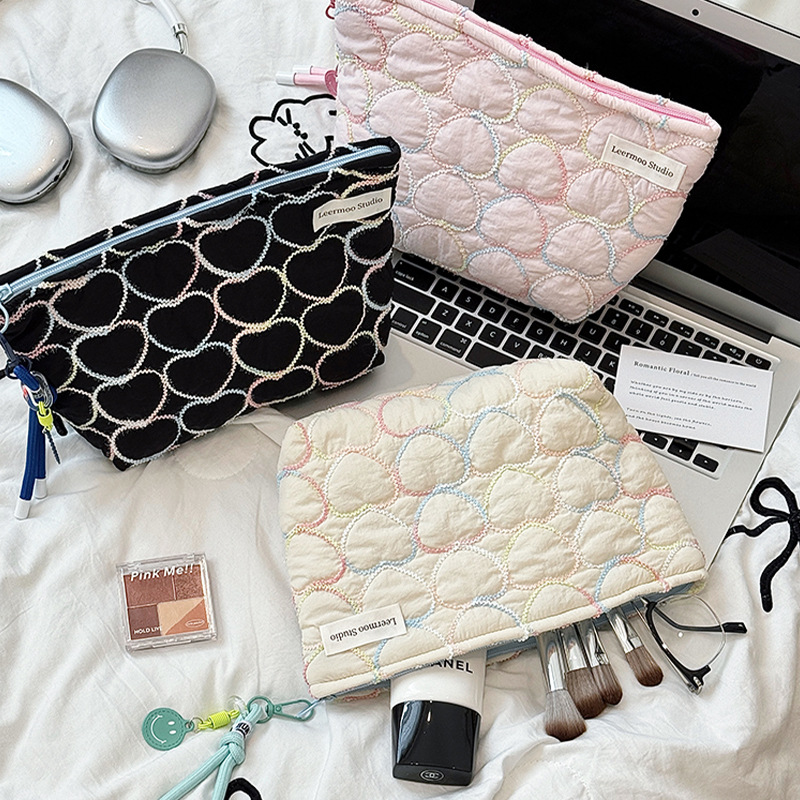 新款化妆包大容量绗缝夹棉爱心收纳包可爱便携洗漱包水乳包口红包