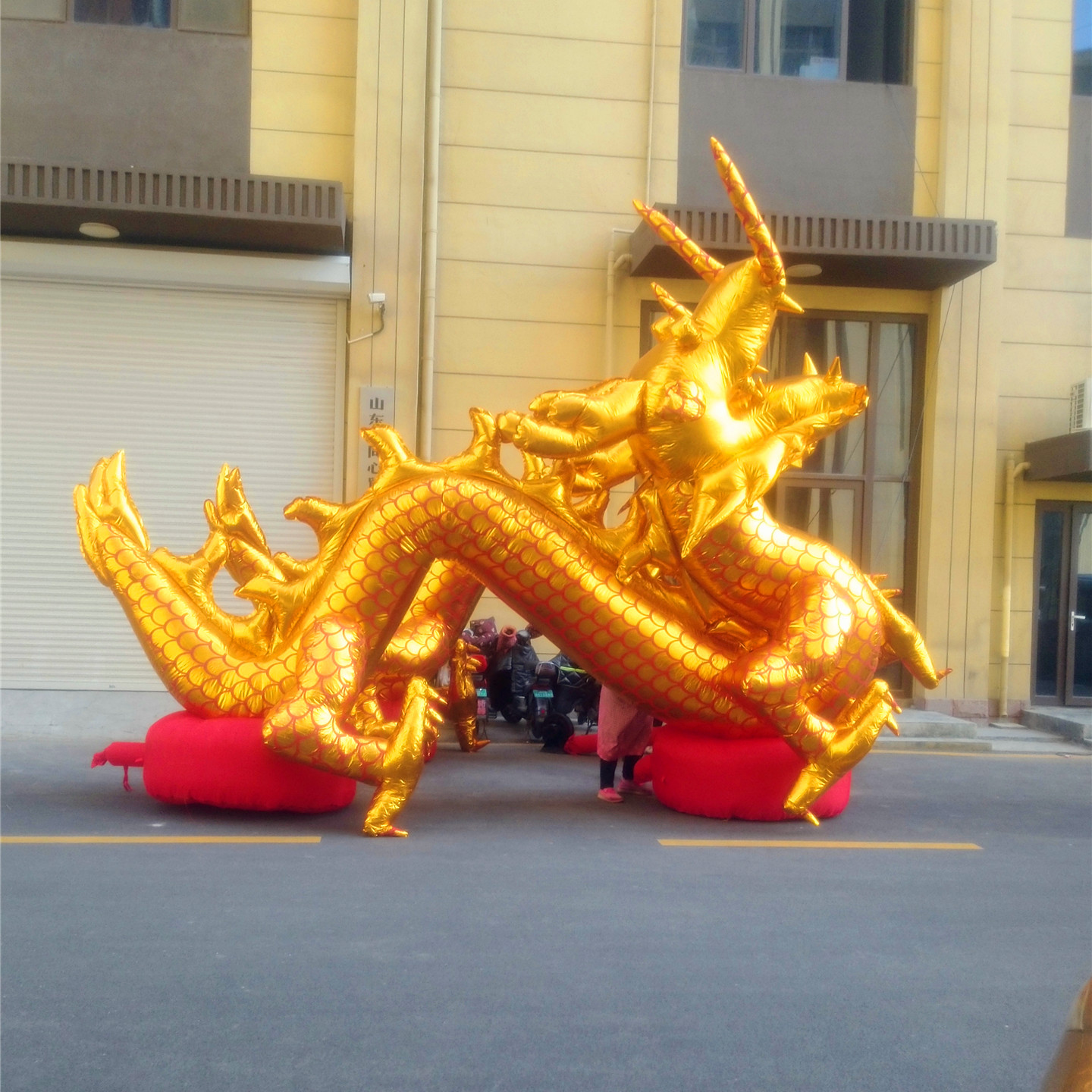 金色龙年夜光卧地龙气模卡通充气春节商场婚庆拱门金双龙开业庆典