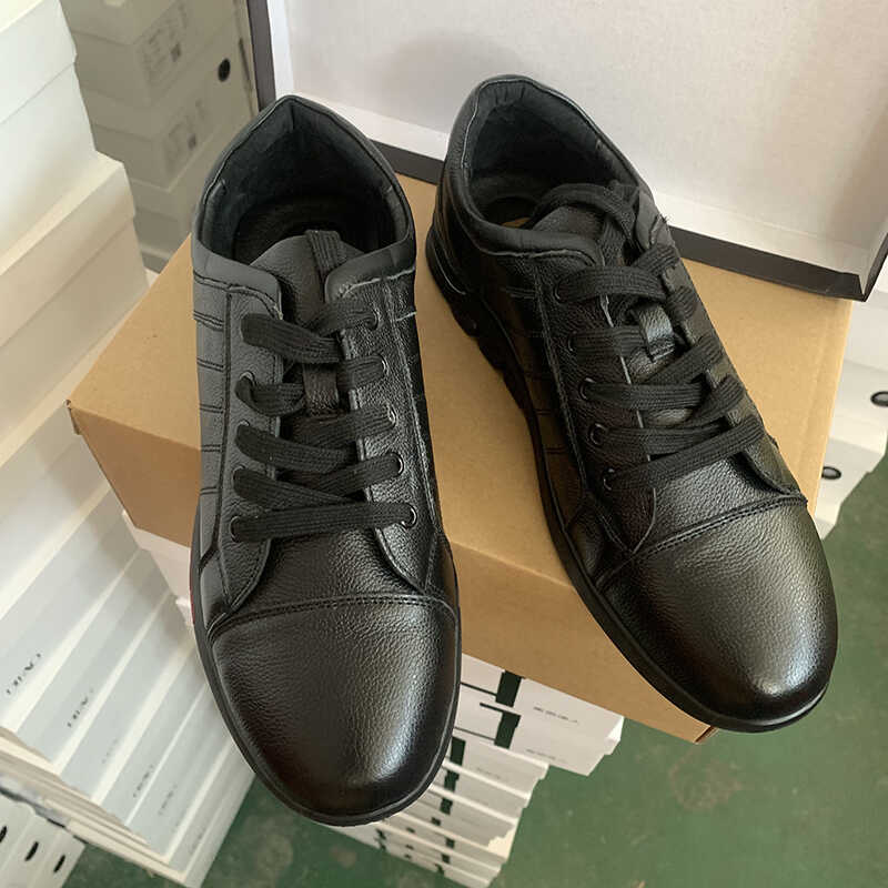 休闲百搭防滑运动皮鞋不磨脚