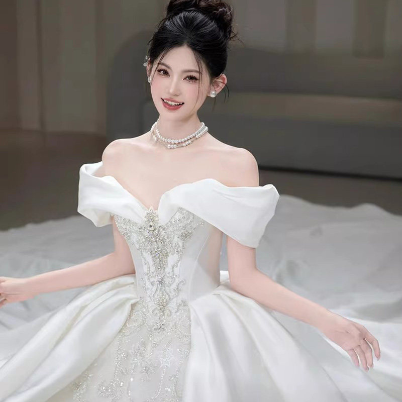租赁一字肩缎面轻婚纱新娘2026年