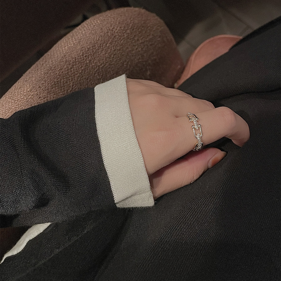 轻奢小众设计马蹄扣皓石金色戒指