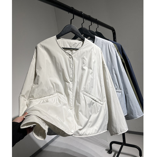 浅蓝色圆领宽松轻薄款棉服外套