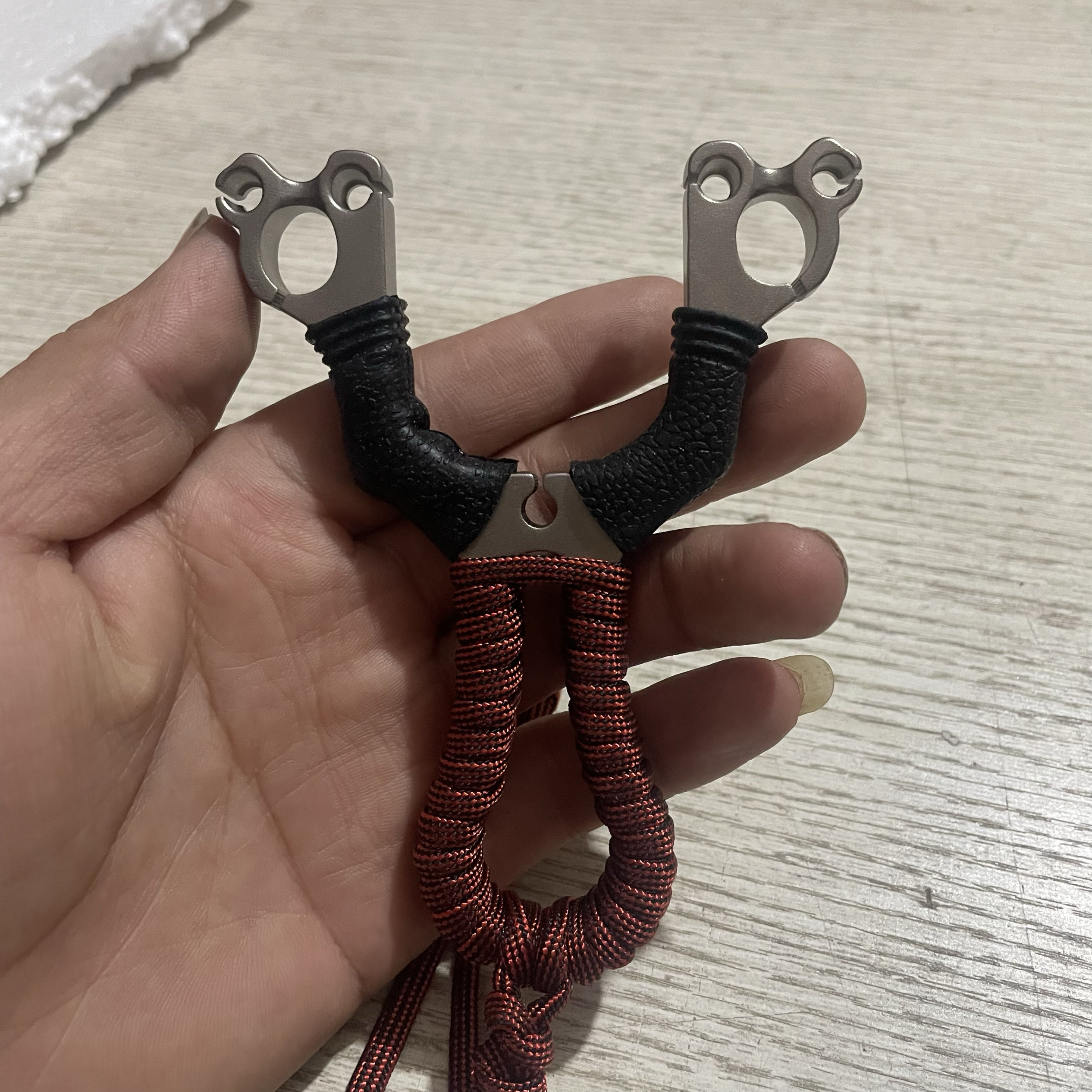 正品弹弓不锈钢线切割石洗钛钢直板传统皮筋全能弹弓