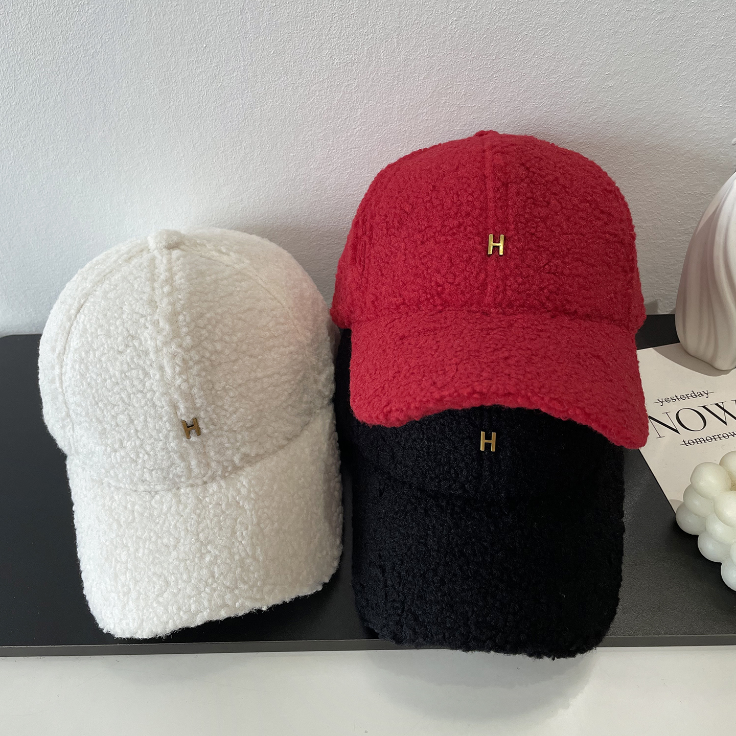 潮流字母H标羊羔毛棒球帽子女冬天时尚简约百搭洋气保暖鸭舌帽