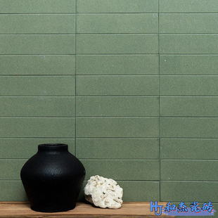 咖色复古长条砖通体陶瓷吧台背景墙民宿咖啡店商业空间防滑瓷砖