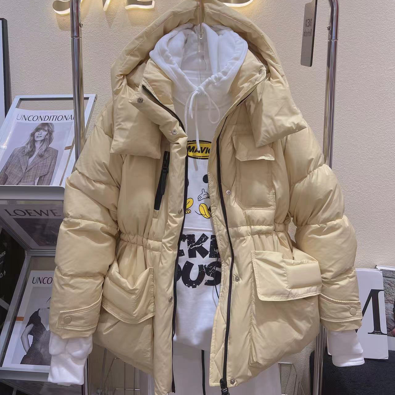 欧洲站2025冬季新款休闲宽松收腰加厚连帽白鸭绒糖果色羽绒服女