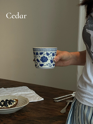 景德镇青花鱼藻手握杯猪口杯咖啡杯拉花大容量高温瓷釉下彩杯子