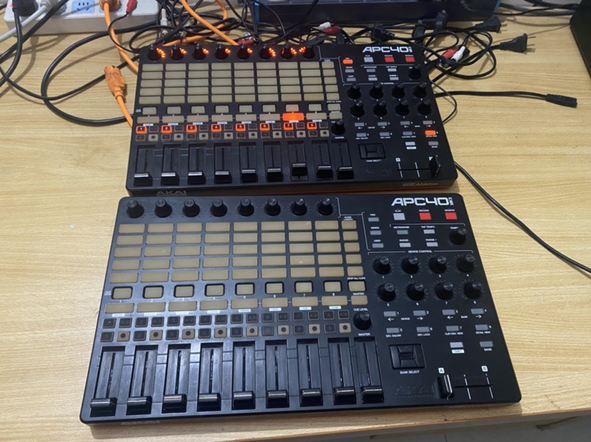 AKAI 雅佳APC40MK2 VJ控制器 酒吧大屏 灯光 视频控制。正常使用 乐器/吉他/钢琴/配件 MIDI键盘控制器 原图主图