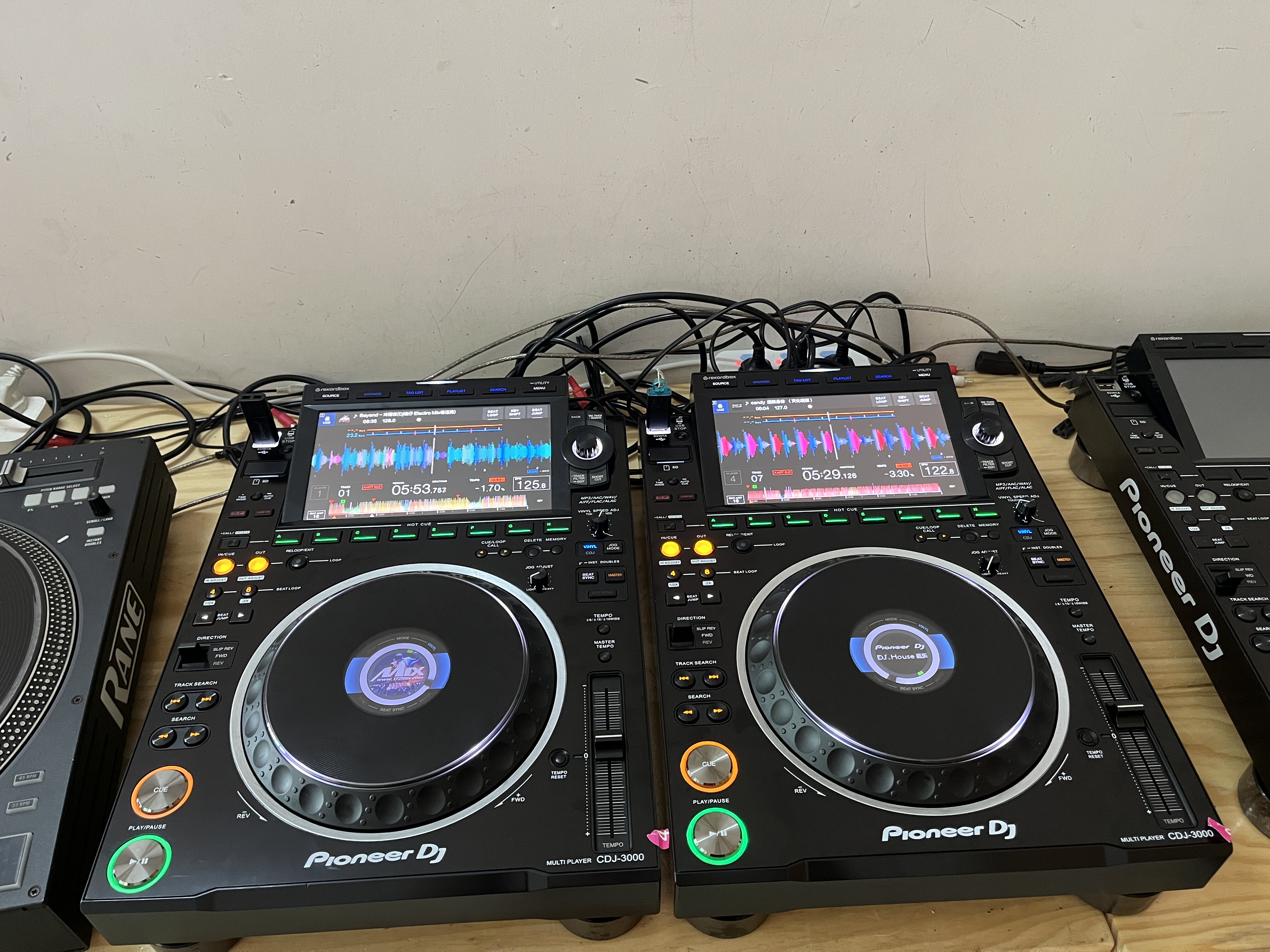 pioneer CDJ3000一对  2台 功能全部正常 成色如图 保修