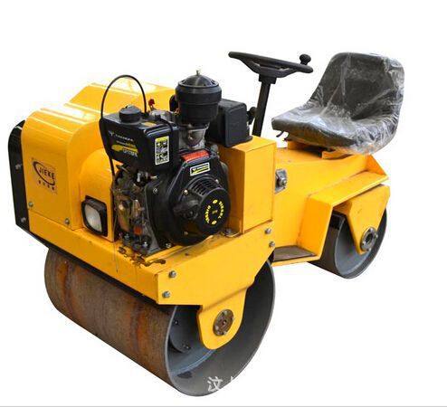 小型振动压路机,座驾式机lb29c机压实机械创泰轮胎机1210121压实