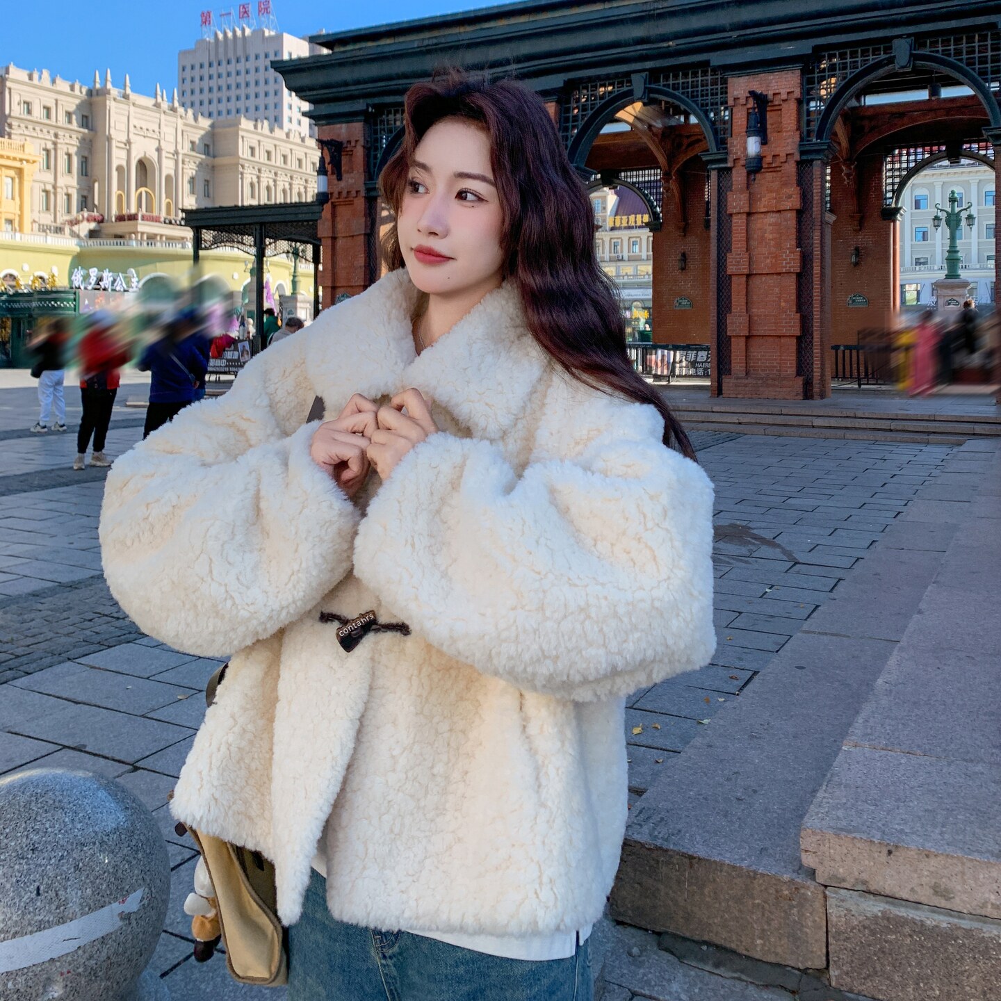 软糯白色牛角扣皮毛一体羊羔毛外套女秋冬2025新款显瘦高级感棉服,女装皮草,浙宝186