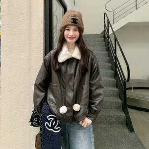 已出货 秋冬新款毛领内加绒毛球装饰皮衣外套8165p195k298，女装皮衣，浙宝186