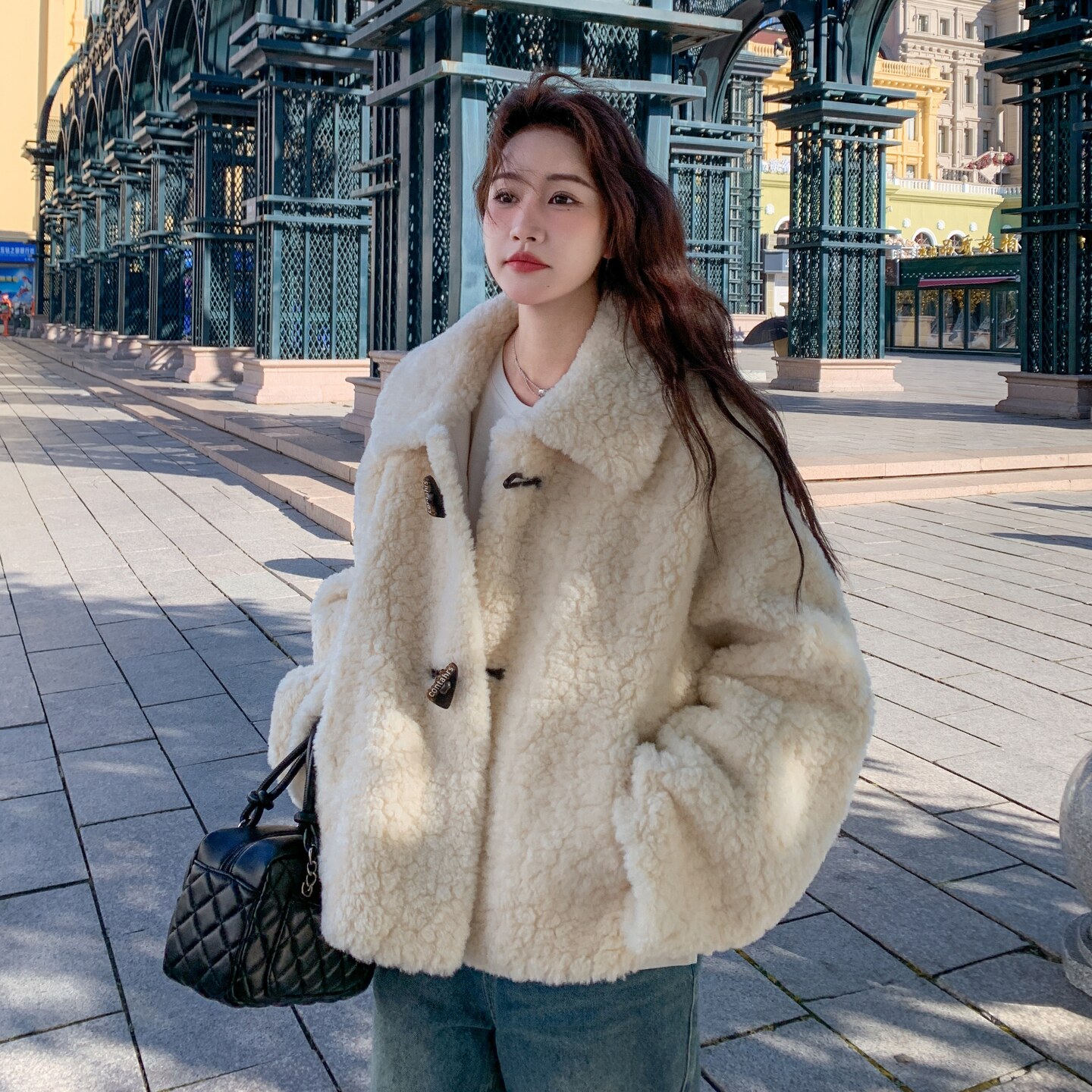 软糯白色牛角扣皮毛一体羊羔毛外套女秋冬2025新款显瘦高级感棉服,女装皮草,浙宝186