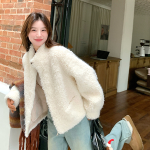 毛绒冬季外套女2025新款小个子羊羔毛甜美立领温柔可爱设计感上衣图片