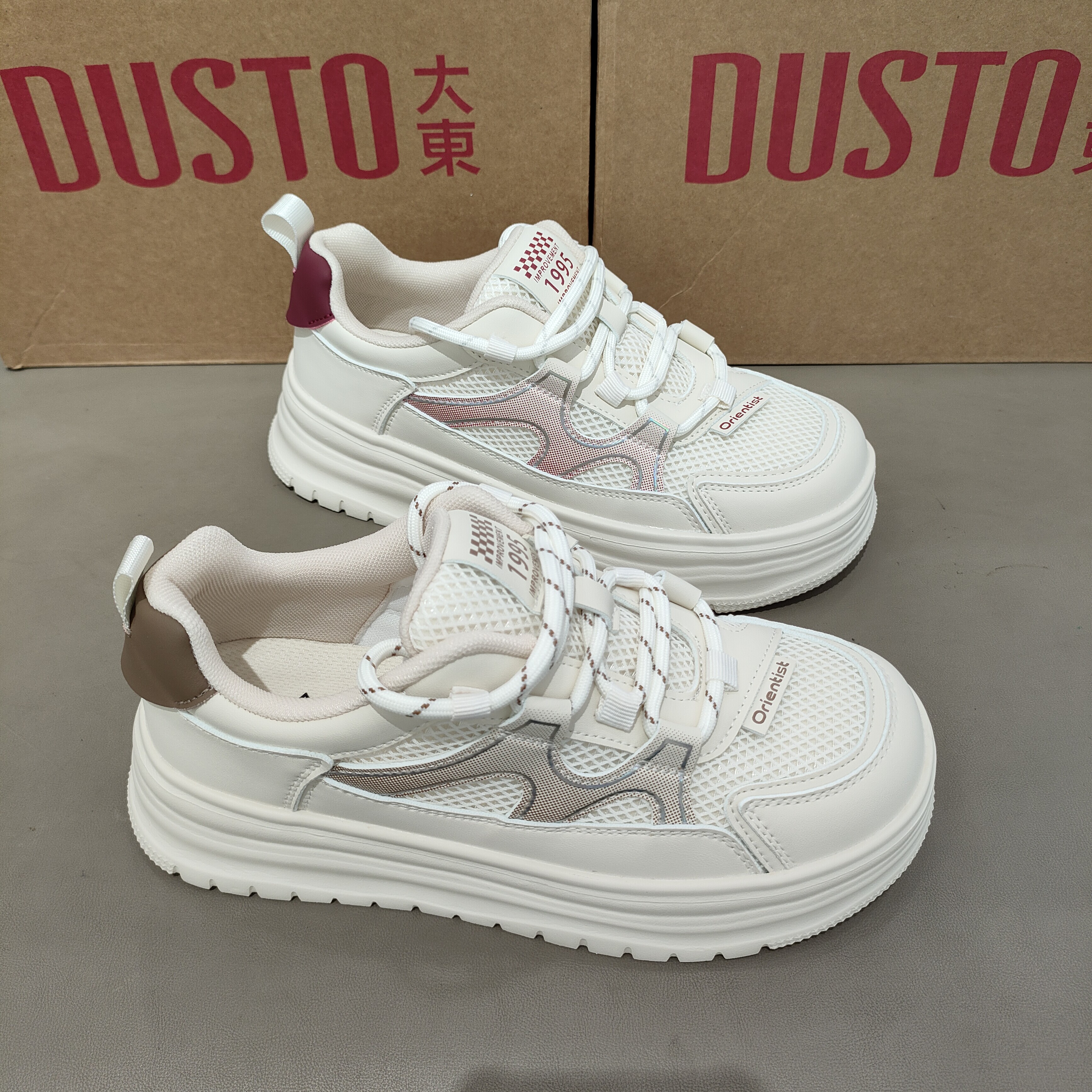 大东女士板鞋2025秋季新款时尚休闲平底圆头系带超轻爆款女鞋1388