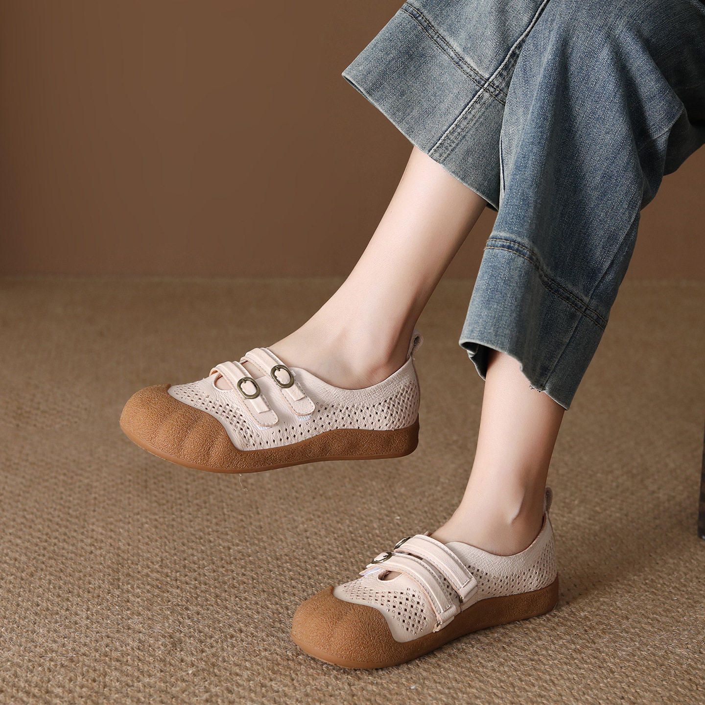 头层牛皮洞洞单鞋女春夏圆头平底镂空皮鞋透气软底不累脚罗马凉鞋