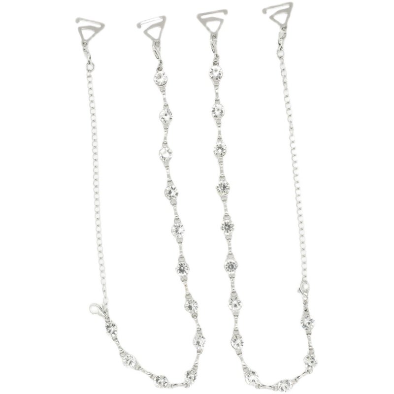 ZHAO LIYINGS MATCHING EPAULETTES ARE DIAMOND-ENCRUSTED CHAIN STRAPS AND THE SUMMER INVISIBLE BRA ACCESSORIES CAN BE WORN OUTSIDE AND UNDERWEAR SUSPENDER DECORATIONS CAN BE EMBELLISHED