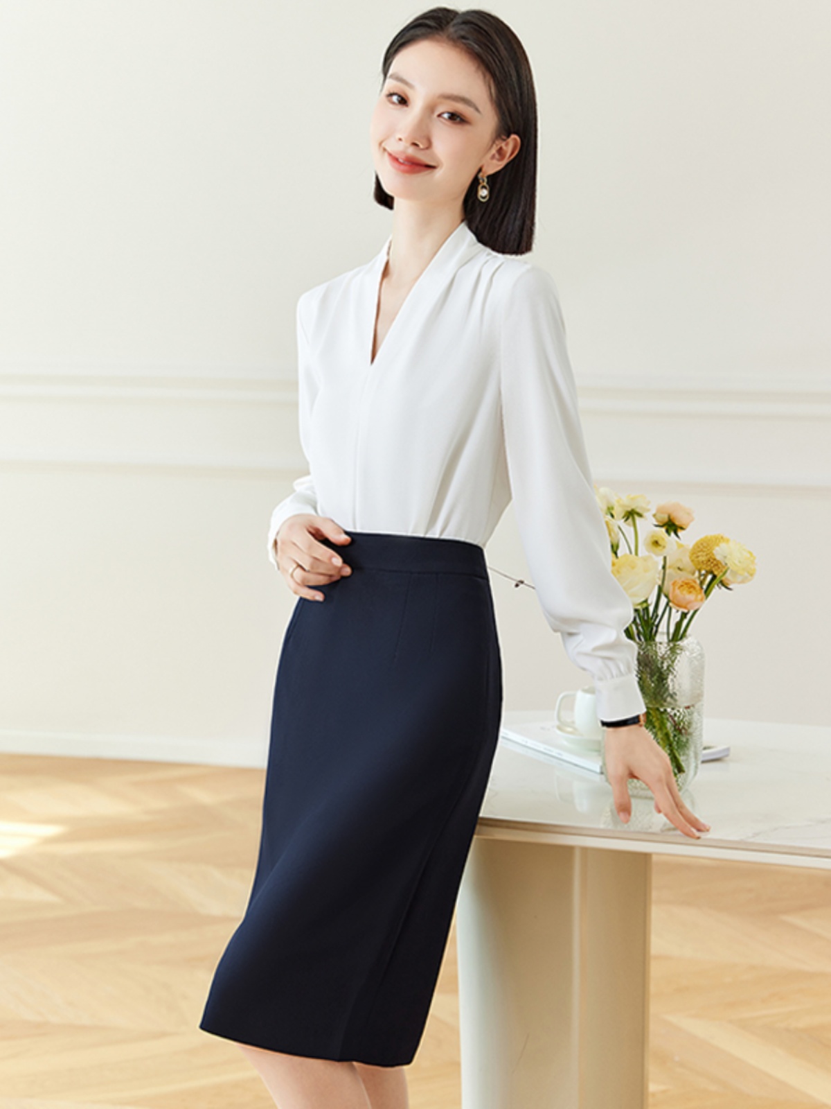 高级感职业衬衫2025新款女白色长袖打底内搭v领上衣衬衣套装裙秋