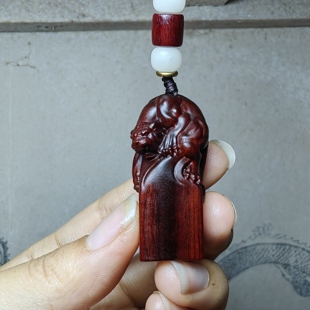 紫檀红木头精雕刻老虎印章车钥匙扣小吊坠文盘玩手把挂件质制饰品