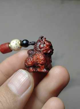 紫檀红木头精雕刻麒麟送书车钥匙扣小吊坠文盘玩手把挂件质制饰品