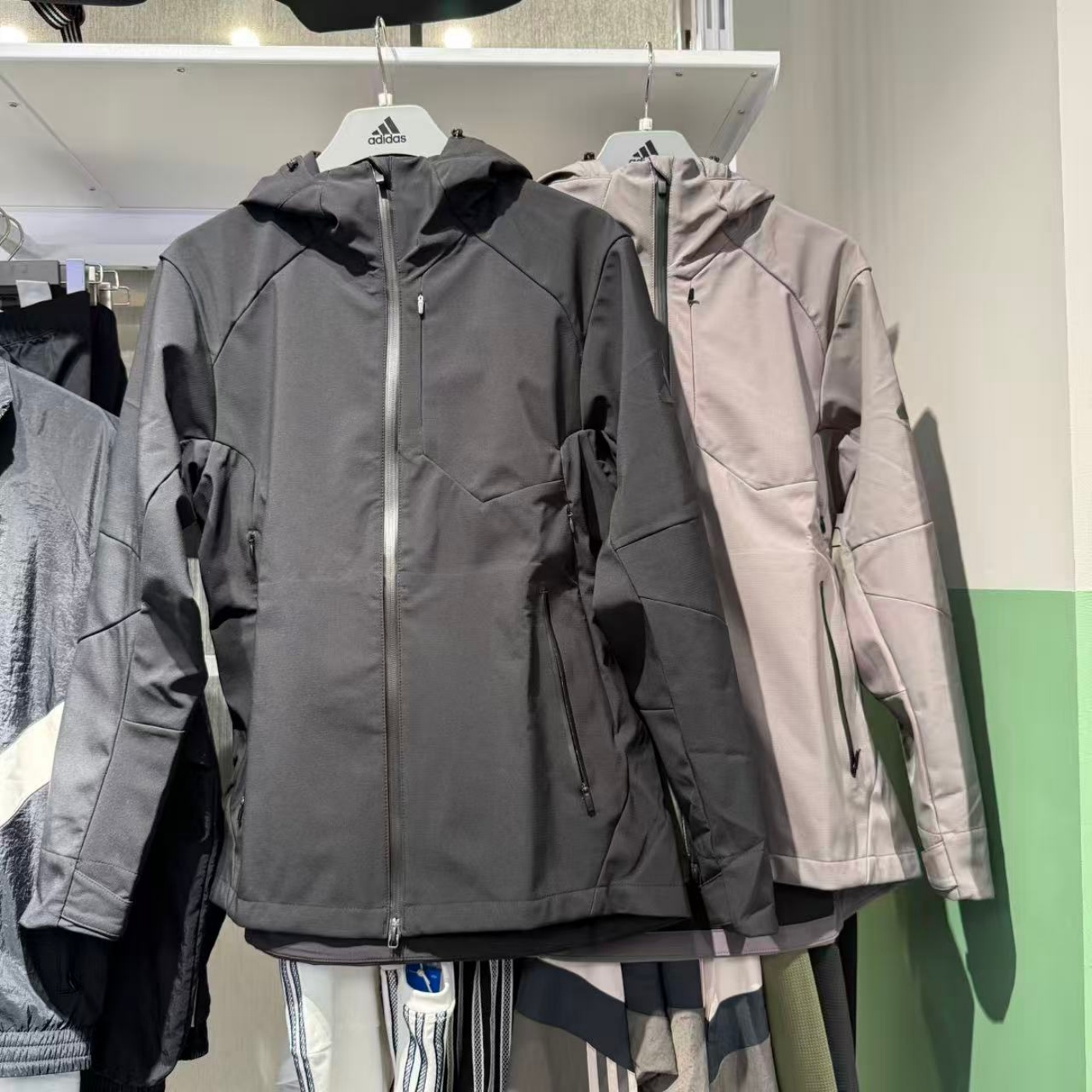 Adidas阿迪达斯男冲锋衣外套25秋冬薄绒运动休闲连帽夹克 KA1218