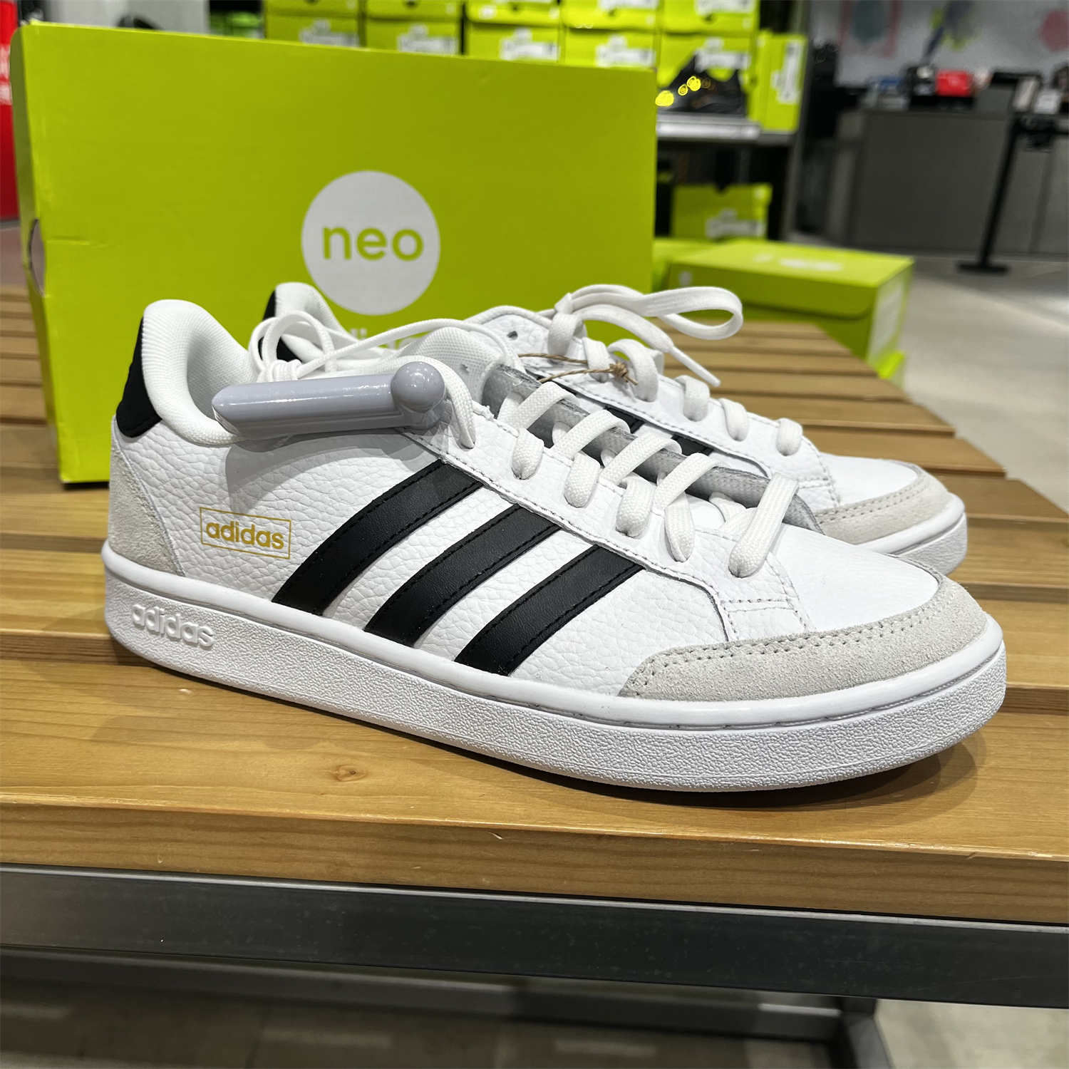 Adidas/阿迪达斯冬季男子低帮时尚潮流休闲鞋运动鞋板鞋 FW3277