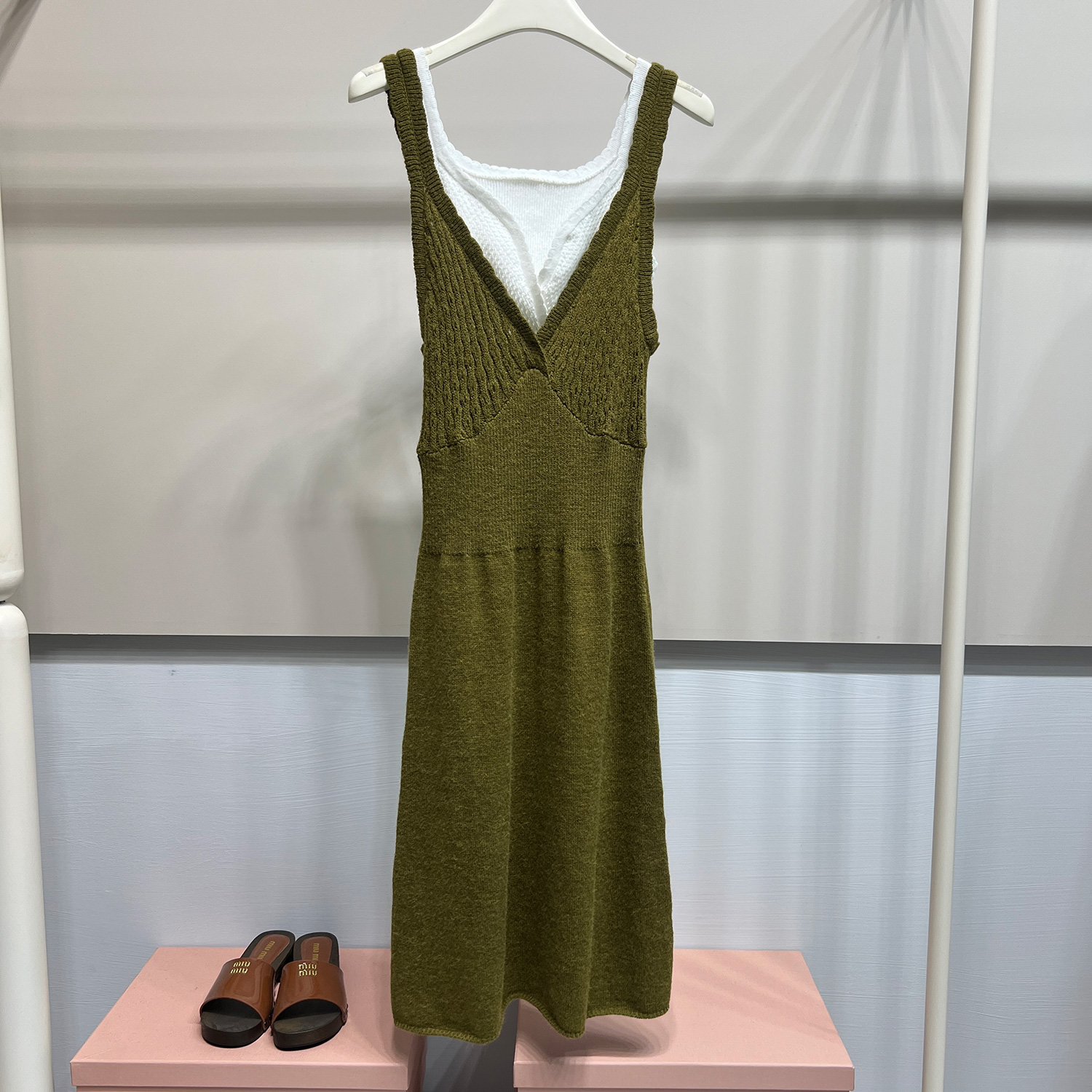 花边胸托镂空花纹吊带针织连衣裙