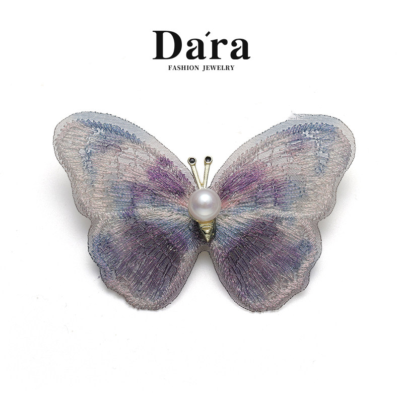 Dara/戴拉7-8mm淡水珍胸饰