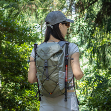 户外轻便防水登山包女小背包轻量化旅行爬山包20L短途徒步双肩包