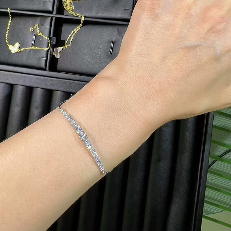超闪一排钻细款日韩风简约手链图片