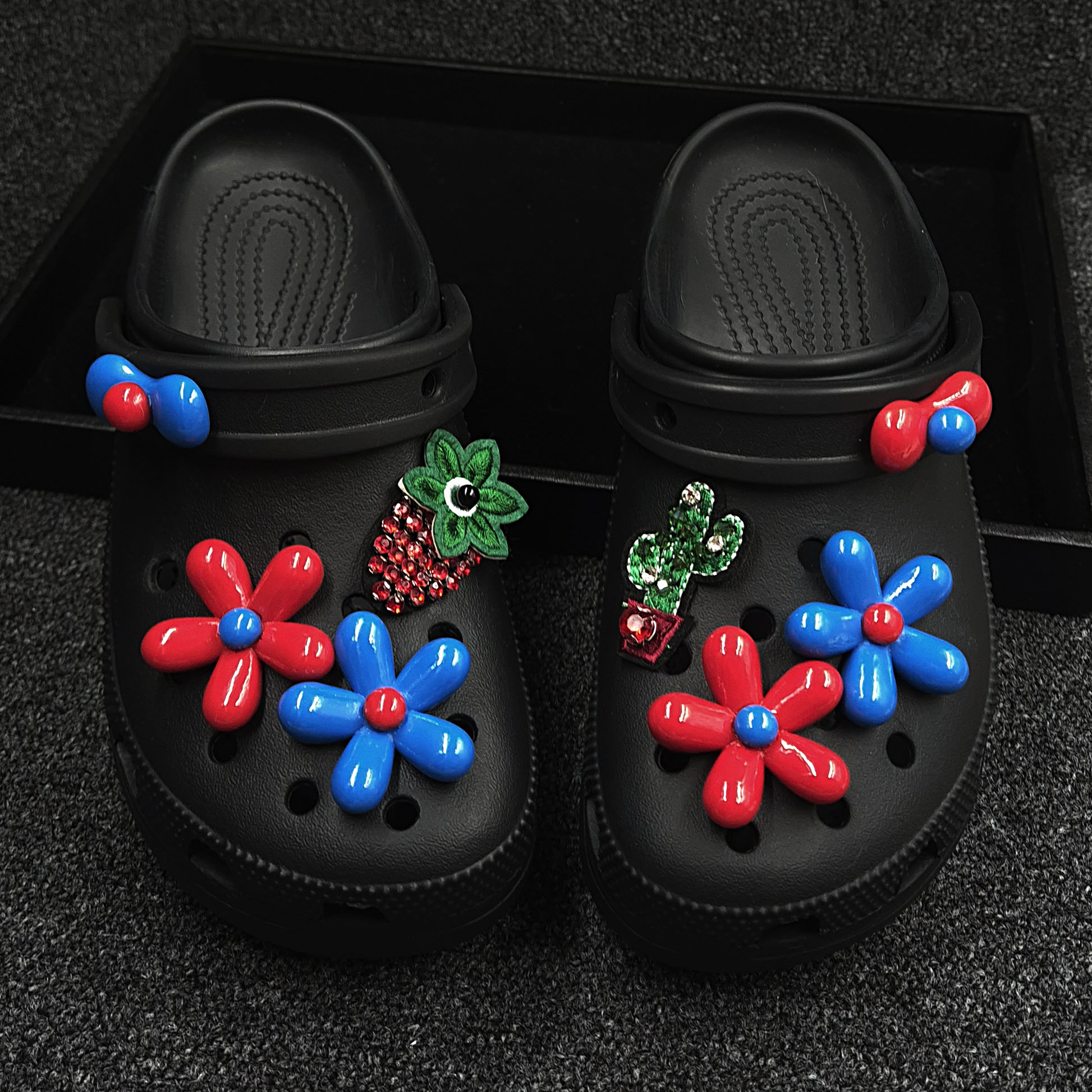 红蓝撞色洞洞鞋配饰鞋花绝美塑料